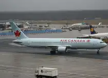 Air Canada, C-GDUZ, Boeing 767-300 ER, 2010.01.19, FRA, Frankfurt, Germany