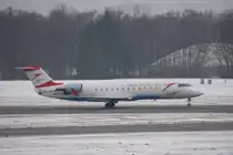 Eine CRJ-200 der austrian arrows beim Start nach Wien. Zum Gl�ck war es mal wieder eine 200er der austrian arrows, ansonsten kommt ja eine von der Lufthansa. (Sony A200, Sigma 70-300)