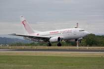 Tunisair TS-IOM kurz vor dem Aufsetzen auf der Piste 27 nach einem Charterflug aus Monastir.
