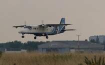 Die D-IMIK schwebt auf die 05L zu. Das Foto stammt vom 09.07.2007