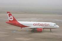 Air Berlin (D-ABGL  A319-112) am Flughafen Dsseldorf,7.2.2010.