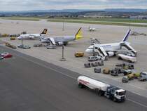 Drei Flugzeuge, einmal Air Frace,Germanwings,Lufthansa im Flughafen-Stuttgart. Aufgenommmen am 3.Juli 2007