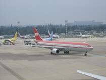 Ein Airbus A330-300 der LTU ist gerade in Dsseldorf gelandet und ist auf dem weg zur Parkposition. Aufnahme vom 12.07.2007.