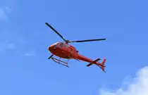 Air Service Berlin mit ihrem Airbus Helicopters H125 (D-HCOR) am 12.06.24 über dem Bahnhof Rodleben (Sachsen-Anhalt) gesichtet.