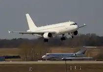 Smart Lynx, Airbus A 320-214, YL-LCT, Private BD700-1A10 Global 6500, N684AR, BER, 08.03.2024