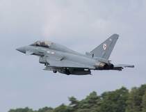 Der neue Jet der Europer...bei den Deutschen heit er Eurofighter, dieses Exemplar hier gehrt der Royal Air Force und heit deshalb  Typhoon . Das Foto stammt vom 17.07.2007. Wer brigens mal einen Blick in einer meiner Spotterberichte werfen mchte: http://edlf.wordpress.com/