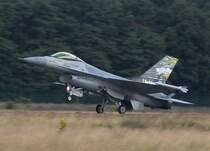 Die F-16 mit der Nummer FA-101, die Jubilumsmaschine der 1sten SQN aus Florennes, den   Stingers , auf deutsch: die Disteln, schwingt sich hier in die Luft. Das Foto stammt vom 17.07.2007