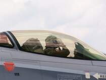 Mickey, der belgische Displaypilot salutiert zu uns Fotografen. Das Foto stammt vom 17.07.2007