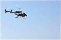 Eine Bell 206 LongRanger ber der Elbe. 16.7.2007 (Matthias)