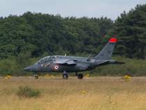 Unter Flugzeugfans als  Luftmoped  verspottet, ist der Alpha Jet auf seinem Gebiet, nmlich der Fortgeschrittenenschulung lange Jahre das Non-Plusultra gewsen. Hier ein franzsisches Exemplar. Das Foto stammt vom 17.07.2007