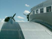 Ein Blick von hinten auf die IWC Ju-53 HB-HOS,gebaut 1939 in den Junkers Werken in Dessau.Dbendorf den 25.07.07