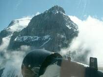 Ju-Air,Wagemutig flog unser Pilot zwischen den Bergen hindurch,man hatte das Gefhl,es war nur wenige Meter von den Felswnden entfernt.25.07.07