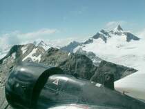 Ju-Air,Noch ein Blick auf die Berge.Wegen den grosssen Tragflchen ist
das fotografieren aus dem Fenster nicht so optimal.25.07.07