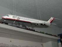 Selbst gebaute und bemalte MDD MD 83 der TWA von Mini Modelcraft