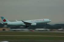 Air Canada Airbus A330-343X C-GHKR im Landeanflug in Fraport am 8.9.2007

