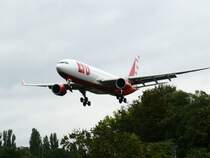 LTU A 330-200 D-ALPD landet Runway 27L Berlin Tempelhof am 08.09.2007