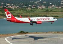 Air Berlin B 737-86J(WL) D-ABBH kurz vor der Landung in Korfu am 17.07.2010