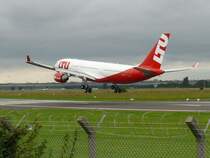 LTU A 330-200 D-ALPD landet Runway 27L Berlin Tempelhof am 08.09.2007