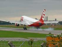 LTU A 330-200 D-ALPD landet Runway 27L Berlin Tempelhof am 08.09.2007