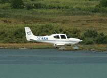 Private Cirrus SRV G2 T7-KEN kurz vor der Landung in Korfu am 17.07.2010
