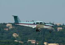 Private Piper PA-28RT-201T Turbo Arrow IV G-TCTC kurz vor der Landung in Korfu am 17.07.2010
