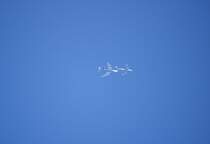 Eine Boeing E-3B Sentry NATO AWACS mit der Kennung LX-N90443 mit Sonderlackierung bei der Luftbetankung mit einem Tankflugzeug von Boeing KC-135 beim berflug von Altenbruch aufgenommen am 28.07.10