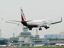 Air Berlin Boeing 738 D-ABAN kurz vor der Landung Berlin TXL auf Runway 26R 14.09.2007
