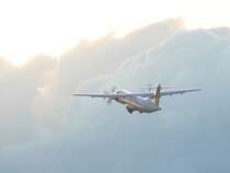 CSA ATR 72 OK-XFC startet in den Abendhimmel in Berlin TXL am 03.09.2007