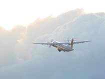 CSA ATR 72 OK-XFC startet in den Abendhimmel in Berlin TXL am 03.09.2007