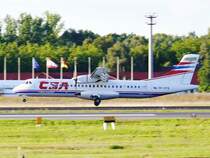 CSA ATR 72 OK-XFB kurz vor dem Aufsetzen auf der Runway 26R am 05.09.2007

