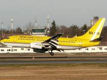 HLX B 737 D-AGEU wird kurz vor dem Aufsetzen von starken Seitenwind getroffen - die Landung verlief glatt - Berlin TXL