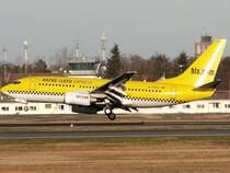 HLX B 737 D-AGEU wird kurz vor dem Aufsetzen von starken Seitenwind getroffen - die Landung verlief glatt - Berlin TXL