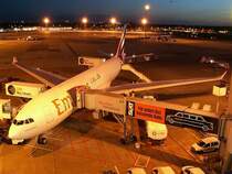 Die A6-EKZ steht am Gate und wird beladen. Einige Minuten sp�ter wurde bereits wieder geboardet. Das Foto stammt vom 18.09.2007