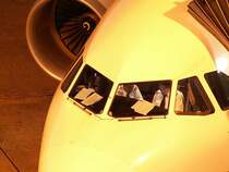 Diese beiden Herren haben Nachtschicht. Flugvorbereitungen am Dienstagabend in D�sseldorf. Das Foto stammt vom 18.09.2007