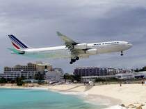 Air France A 340 im Landeanflug auf St.Maarten