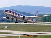 American Airlines B 767 N39367 startet in Z�rich auf der Runway 16