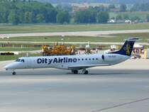 Die schwedische City Airline ERJ 145 PH-RXB rollt zum Start auf der Rwy 10 Flughafen Z�rich