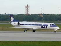 LOT Embraer SP-LGH rollt in Berlin TXL am 16.09.2007 zum Start zur Rwy 26L