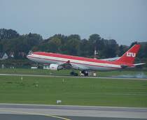Der A330 beim Aufsetzten in D�sseldorf. 24.09.07