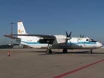 Diese Antonov AN26 der Ukrainian Cargo Airways (UR-UDM) steht in K�ln in der Mittagssonne und wartet auf neue Aufgaben. Das Foto stammt vom 22.09.2007