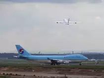 Korean Air Cargo; HL-7466, Boeing 747-4B5F + Lufthansa  M�nchen   Airbus A380-841. Flughafen Frankfurt/Main. 25.09.2010.