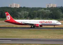 Air Berlin A 321-211 D-ALSC nach der Landung in Berlin-Tegel am 03.07.2010