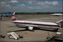Boeing 767-300ER PH-MCL (Koningin Beatrix) von Martinair in Retro-Lackierung stand am 16. Juni 2010 auf dem Flughafen Schiphol/Amsterdam.