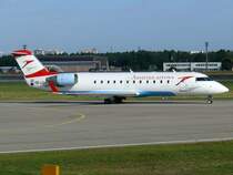 Austrian Arrows CRJ 200 OE-LCI rollt TXL zur Runway 26L 16.09.2007