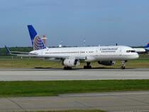 Continental B752wl N 14106 rollt Berlin TXL zur Runway 26R 16.09.2007