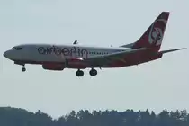 Auerlich kaum erkennbar: Diese Boeing 737-7K5 ist im Besitz der TUIfly. Hier landet sie in Stuttgart am 6. September 2010