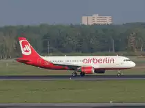 Air Berlin A 320-214 D-ABFA nach der Landung in Berlin-Tegel am 09.10.2010