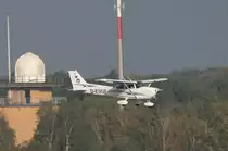 Private Cessna 172SP D-EWUF am 09.10.2010 in Berlin-Tegel