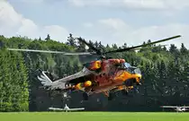 Mil Mi-24 Hind der ungarischen Luftwaffe Nr. 716 beim Landeanflug in Breitscheid - 21.08.2010
