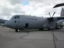 Lockheed C 130 J  Hercules, amerikanischer Militrtransporter, Erstflug 1954, wird bis heute in modernisierter Form gebaut, bisher ber 2200 Stck, ausgestellt zur ILA 2006 in Berlin